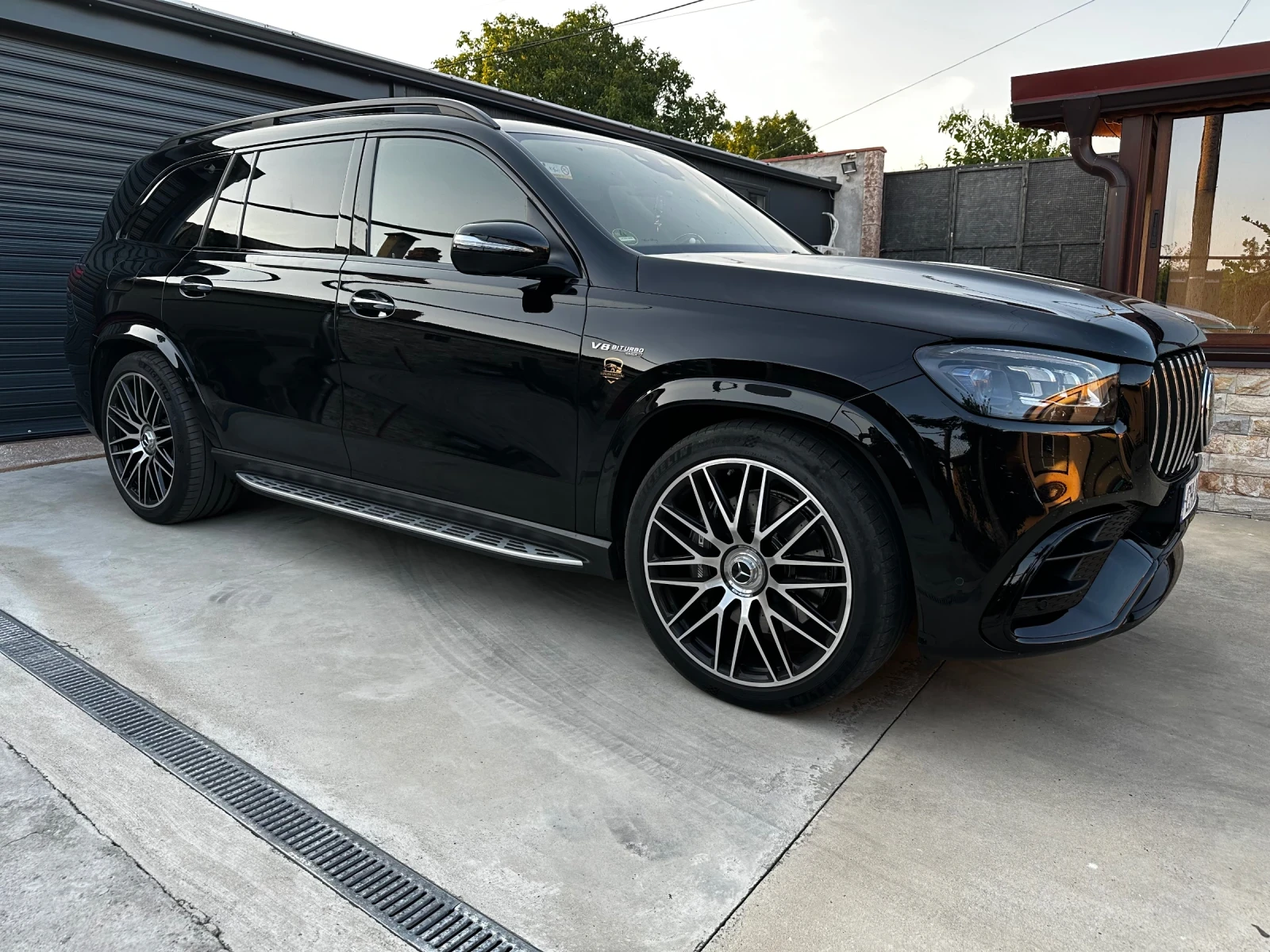 Mercedes-Benz GLS 63 AMG Individual Гаранционен 1-ви Собственик вкл.ДДС, снимка 2 - Автомобили и джипове - 55562311