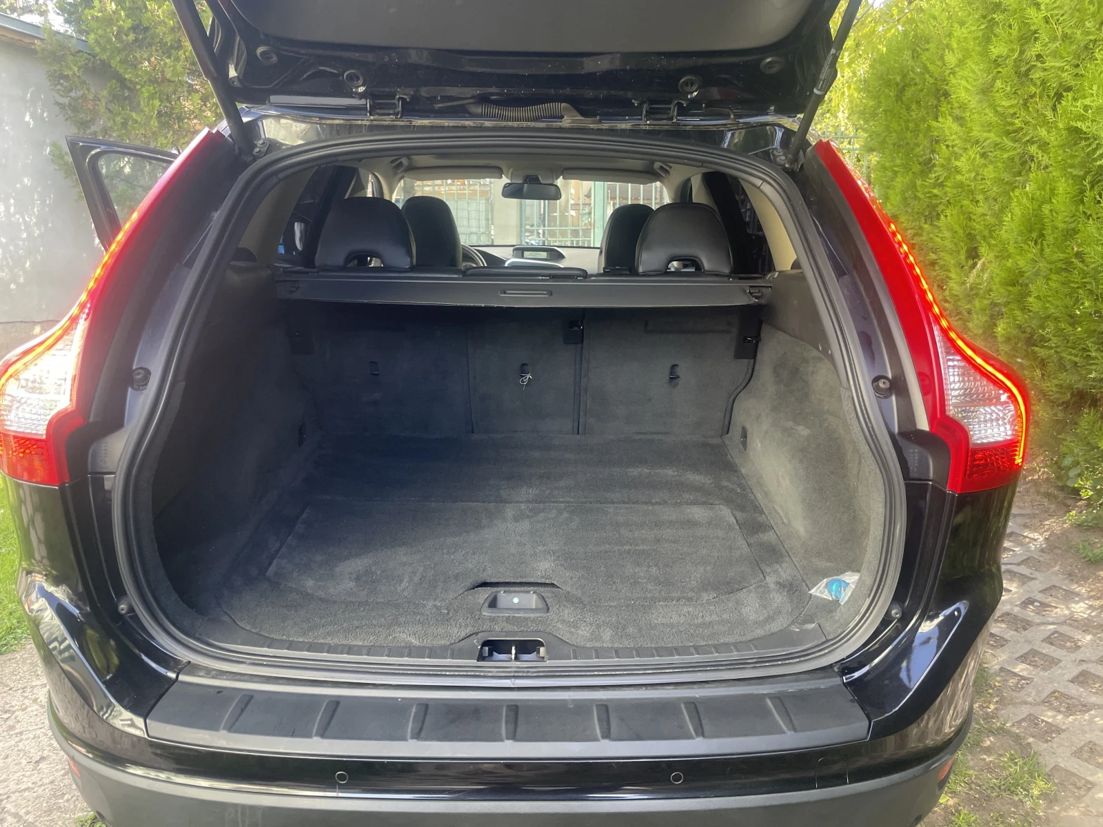 Volvo XC60 2.4 D5, снимка 9 - Автомобили и джипове - 56515024