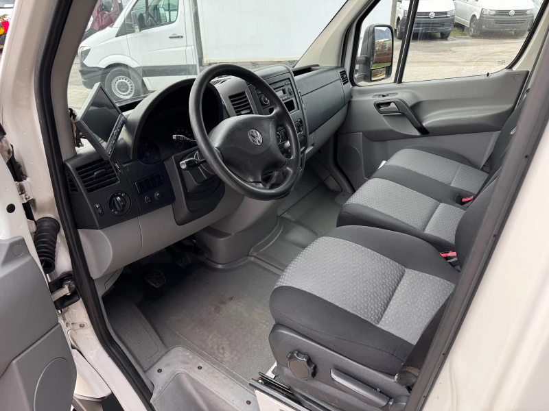 VW Crafter 2.0TDI 163к.с. до 3.5т. 7-местен 3.77м., снимка 14 - Бусове и автобуси - 48538498