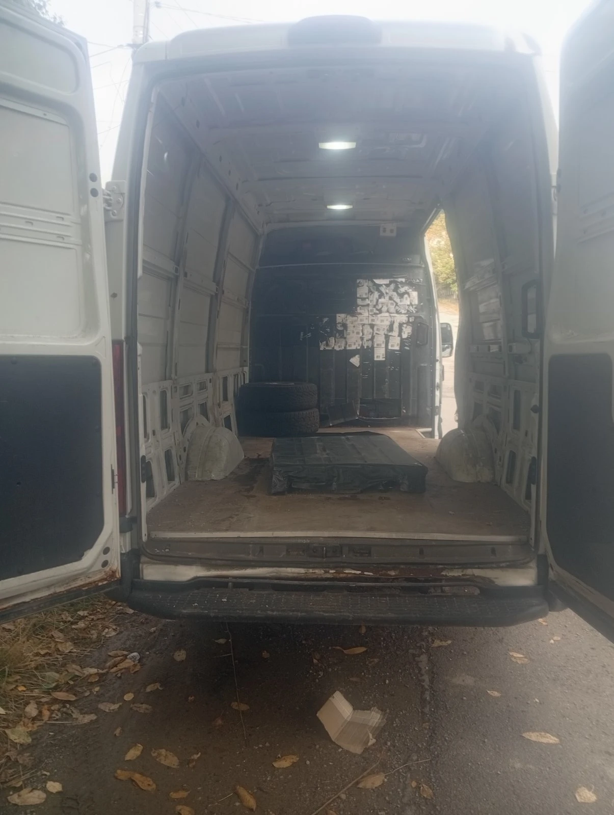 Iveco 35c13 Daily, снимка 4 - Бусове и автобуси - 56624008