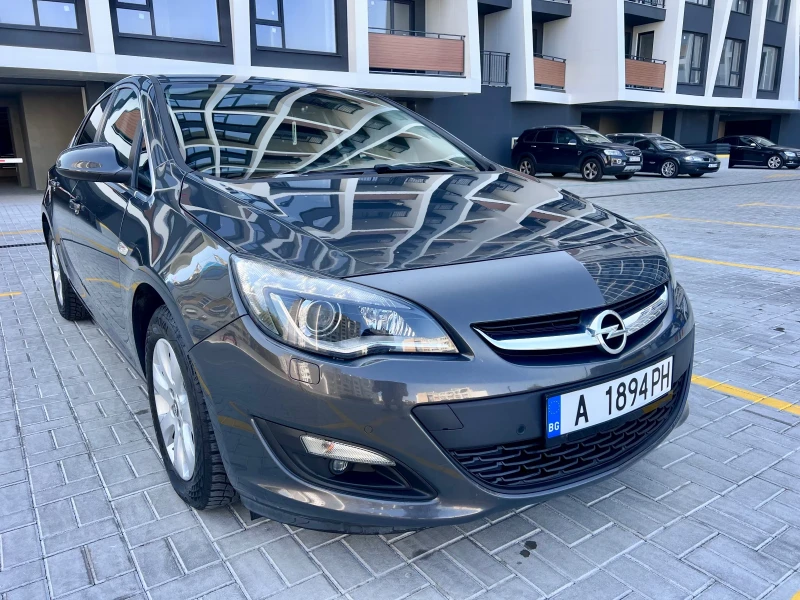 Opel Astra J 1.6 116к.с. НАВИ/Завиващи Фарове/Парктроници, снимка 3 - Автомобили и джипове - 47210362