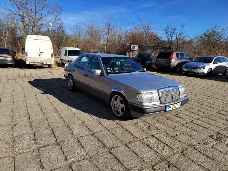 Mercedes-Benz E 230, снимка 2 - Автомобили и джипове - 48668413