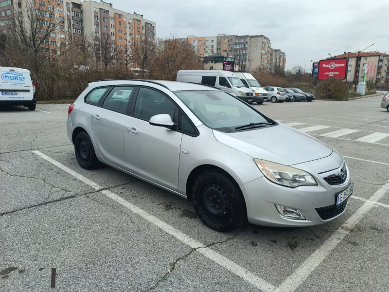 Opel Astra Sport Tourer , снимка 2 - Автомобили и джипове - 52691474