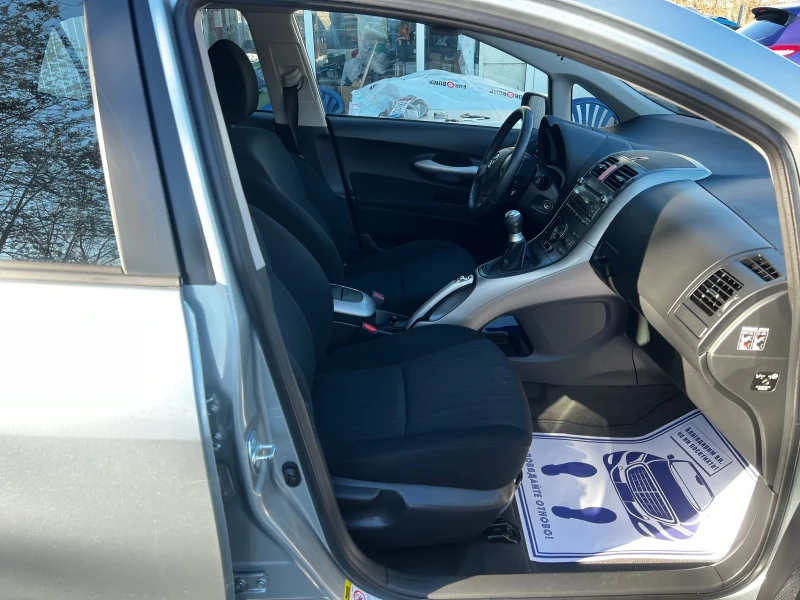 Toyota Auris 1.6i 152000km., снимка 11 - Автомобили и джипове - 52910239
