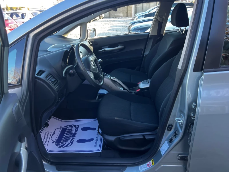 Toyota Auris 1.6i 152000km., снимка 10 - Автомобили и джипове - 52910239