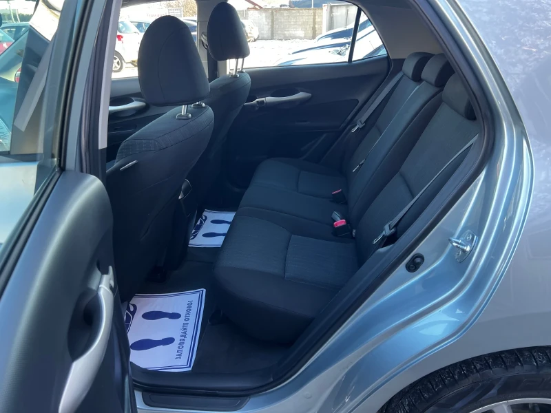Toyota Auris 1.6i 152000km., снимка 12 - Автомобили и джипове - 52910239