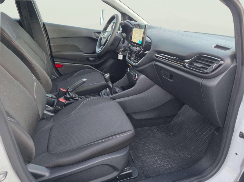 Ford Fiesta 1.1, снимка 9 - Автомобили и джипове - 53429546