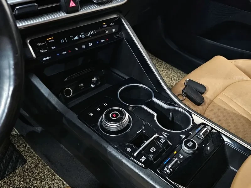 Kia K5 2.0 Prestige, снимка 9 - Автомобили и джипове - 55614621
