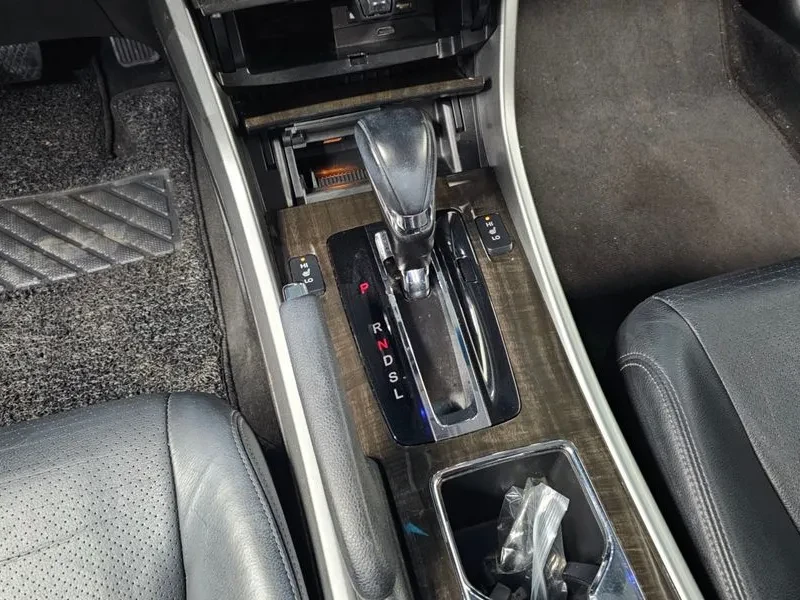 Honda Accord 2.4 9Th Generation, снимка 17 - Автомобили и джипове - 56020574