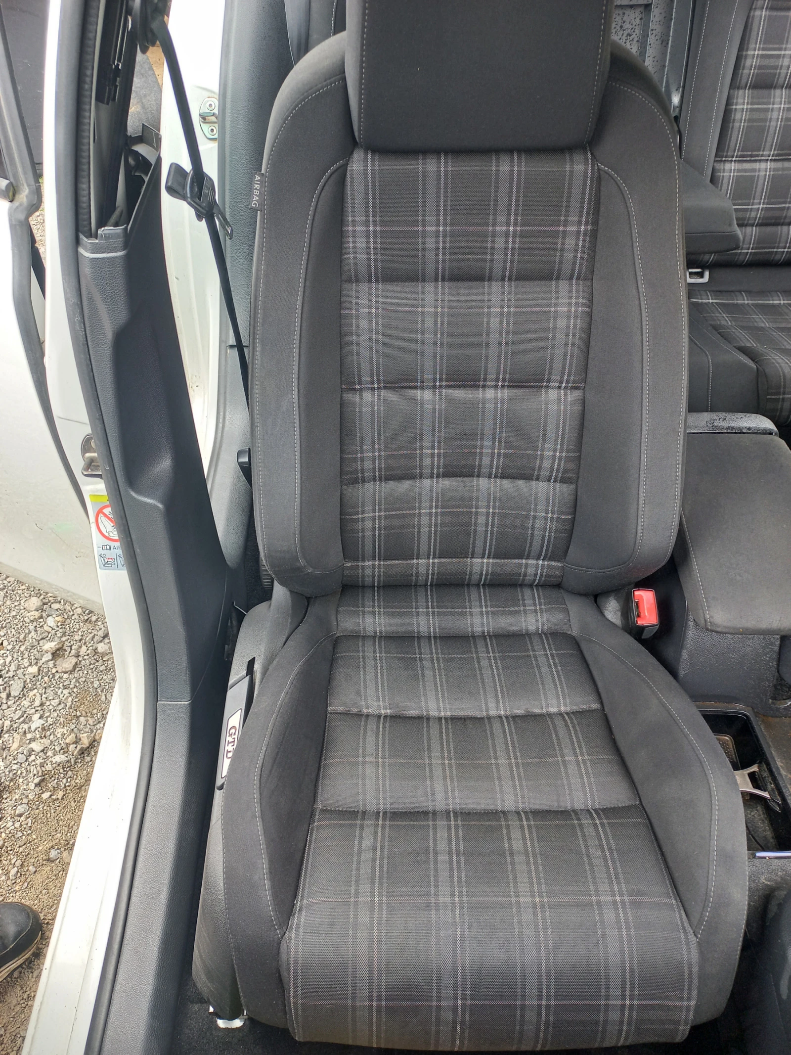 VW Golf 2тди, снимка 13 - Автомобили и джипове - 53901468