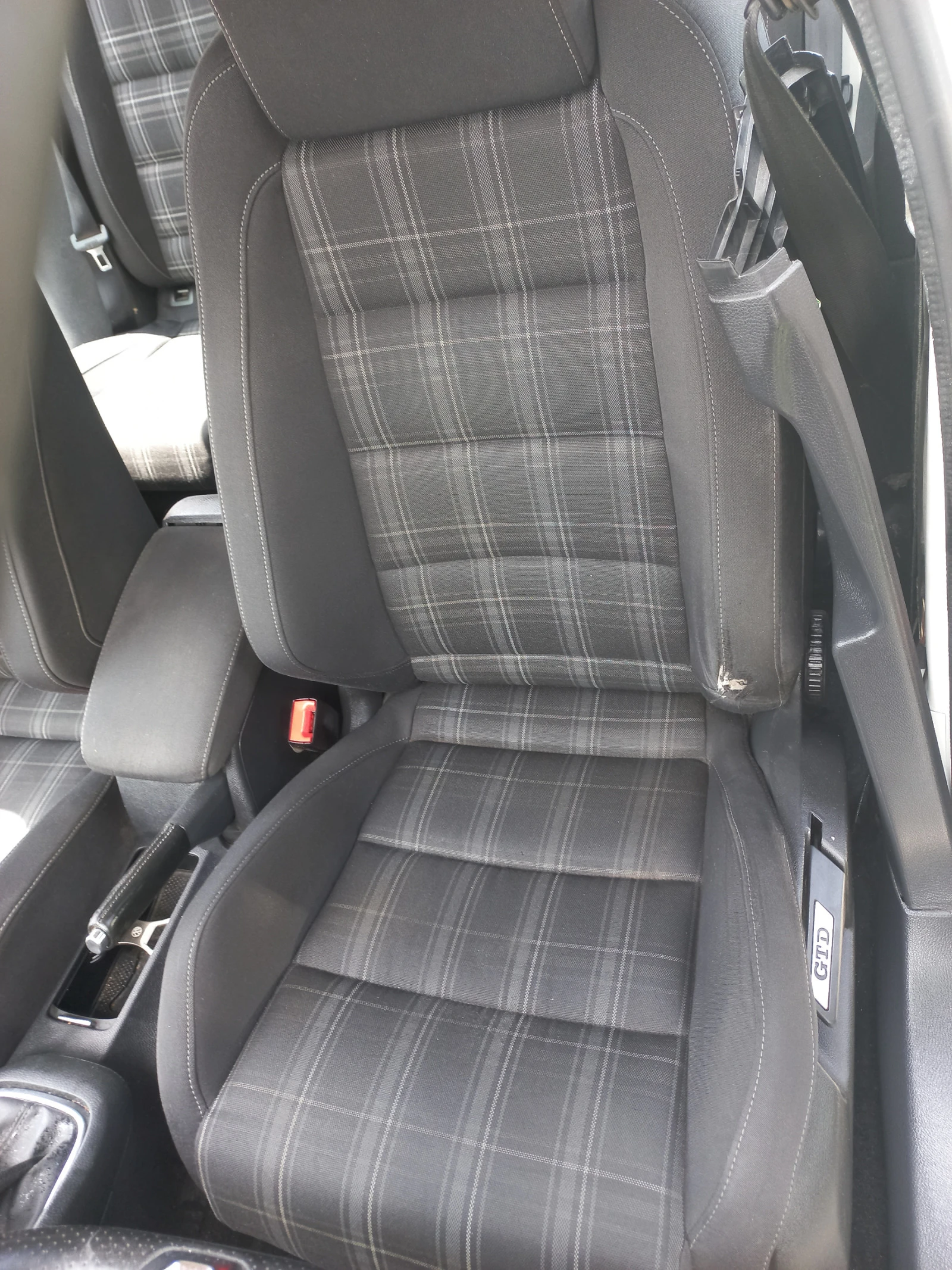 VW Golf 2тди, снимка 11 - Автомобили и джипове - 53901468