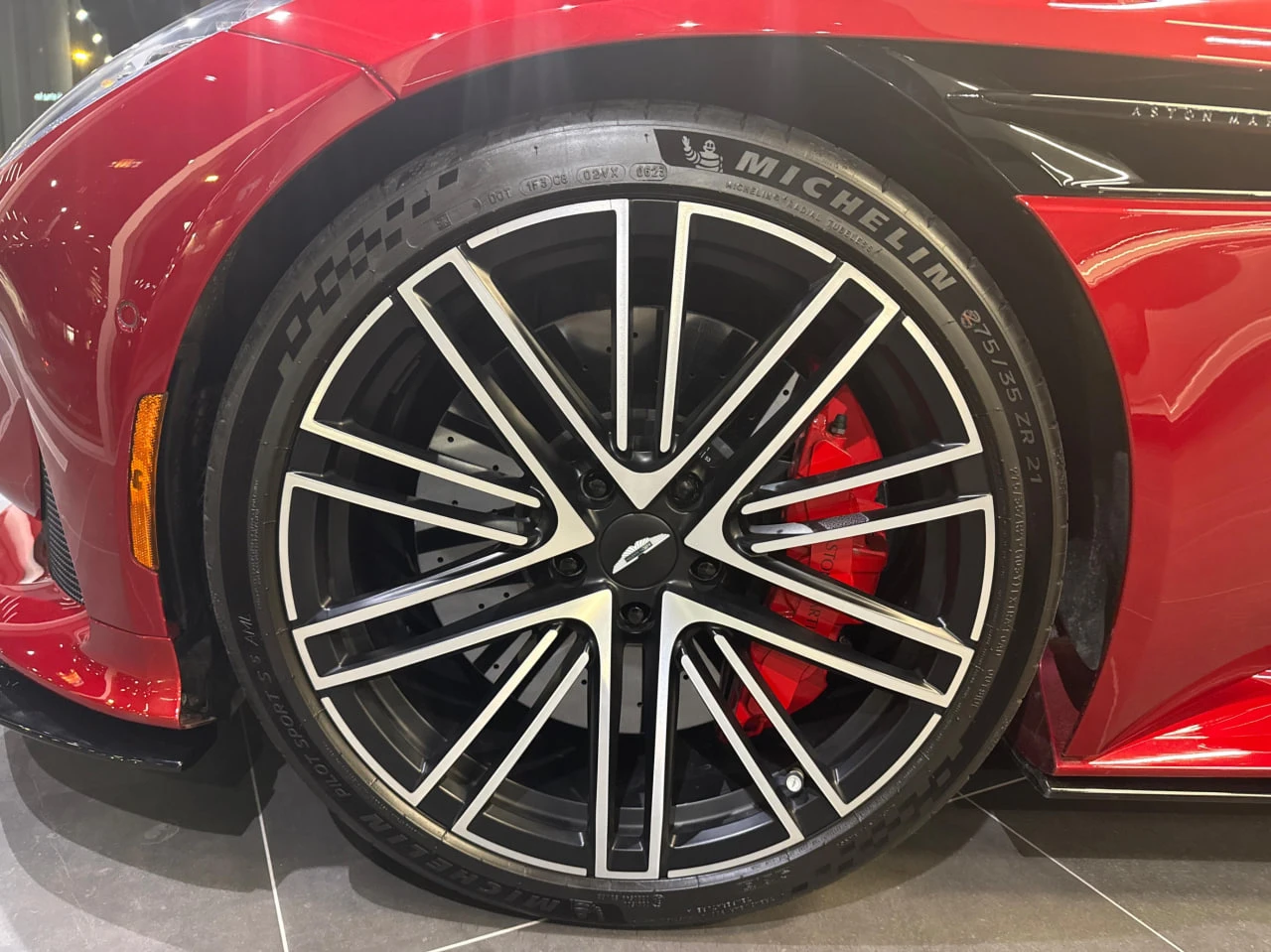 Aston Martin Други DB12* CARFAX* АВТОФИНАНС БЕЗ ПЪРВОНАЧАЛНА ВНОСКА - изображение 7