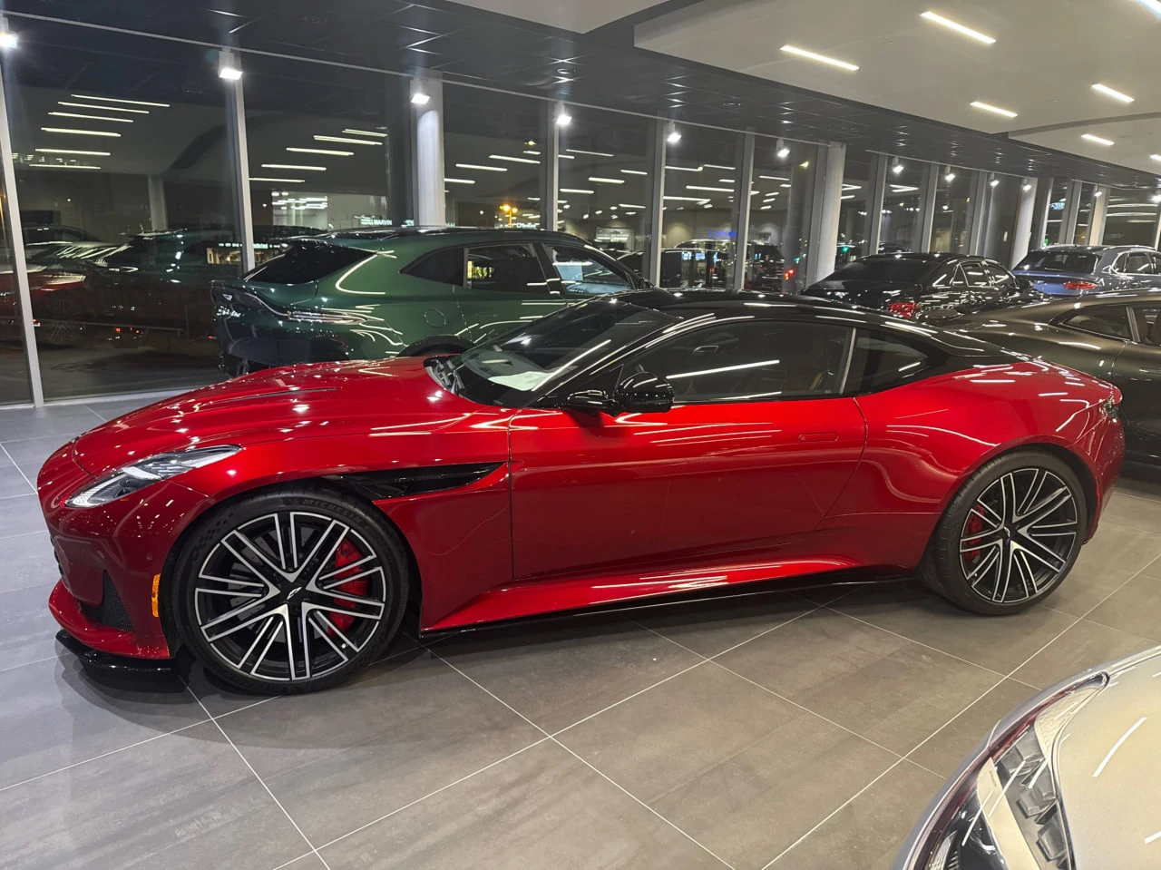 Aston Martin Други DB12* CARFAX* АВТОФИНАНС БЕЗ ПЪРВОНАЧАЛНА ВНОСКА - изображение 2