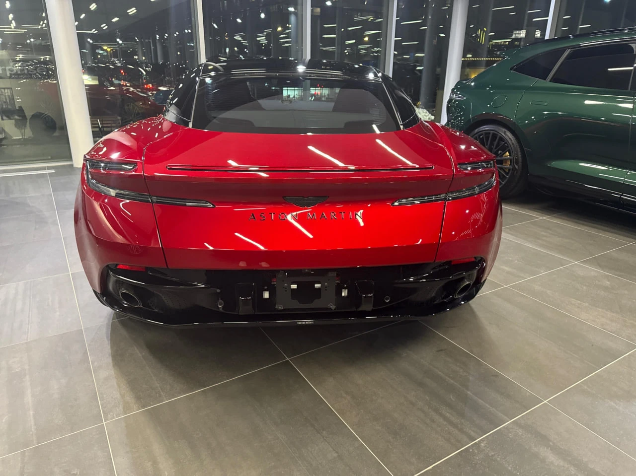 Aston Martin Други DB12* CARFAX* АВТОФИНАНС БЕЗ ПЪРВОНАЧАЛНА ВНОСКА - изображение 4