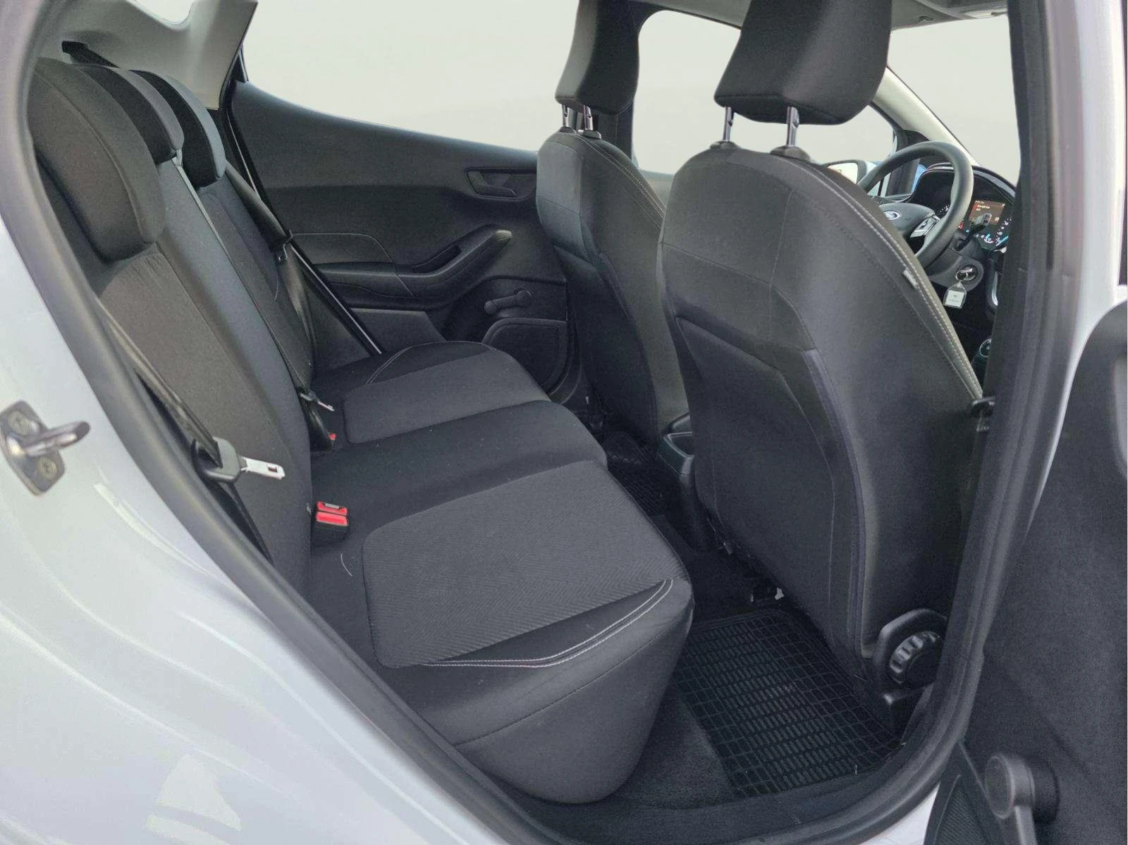 Ford Fiesta 1.1 - изображение 10