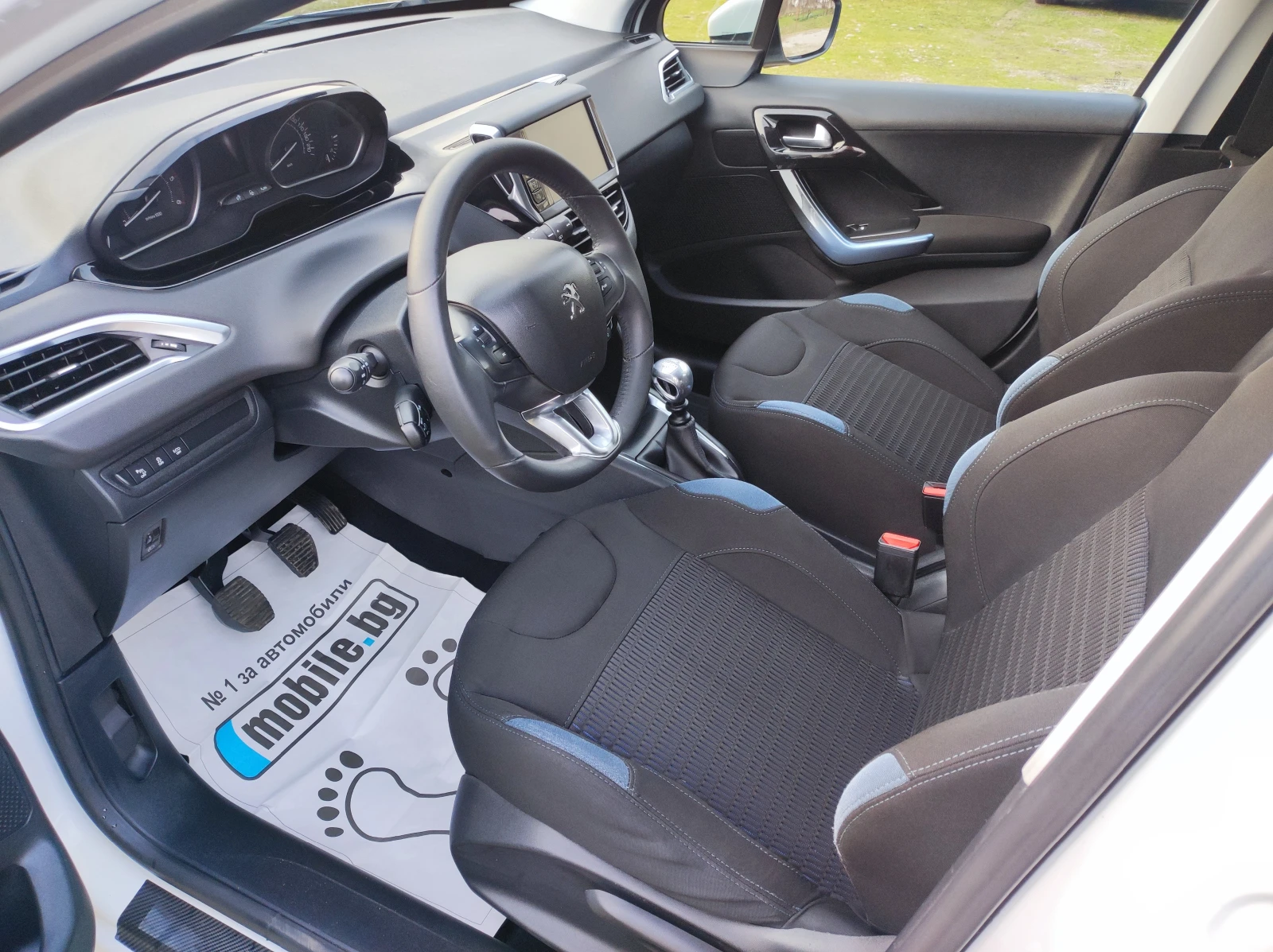 Peugeot 208 1.6E-HDi 115к.с. 6ск. euro5 bez adblue, снимка 8 - Автомобили и джипове - 53735550