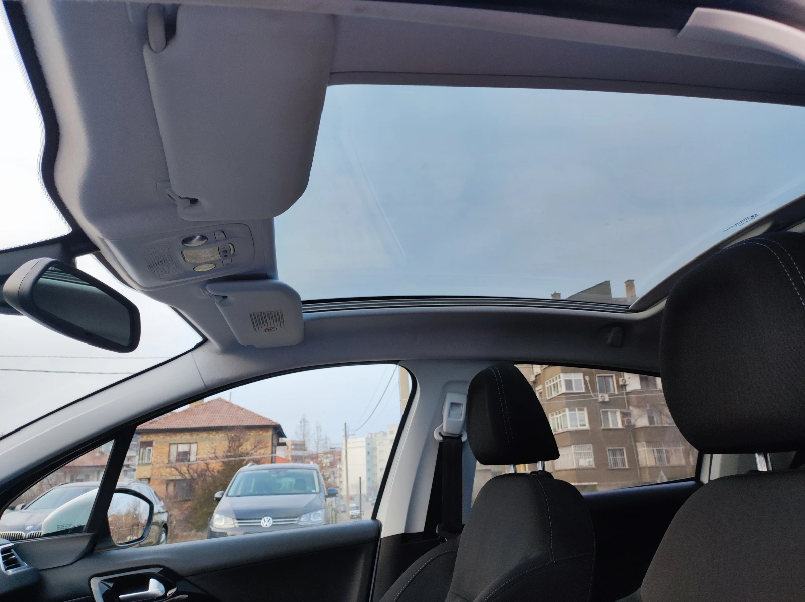 Peugeot 208 1.6E-HDi 115к.с. 6ск. euro5 bez adblue, снимка 15 - Автомобили и джипове - 53735550