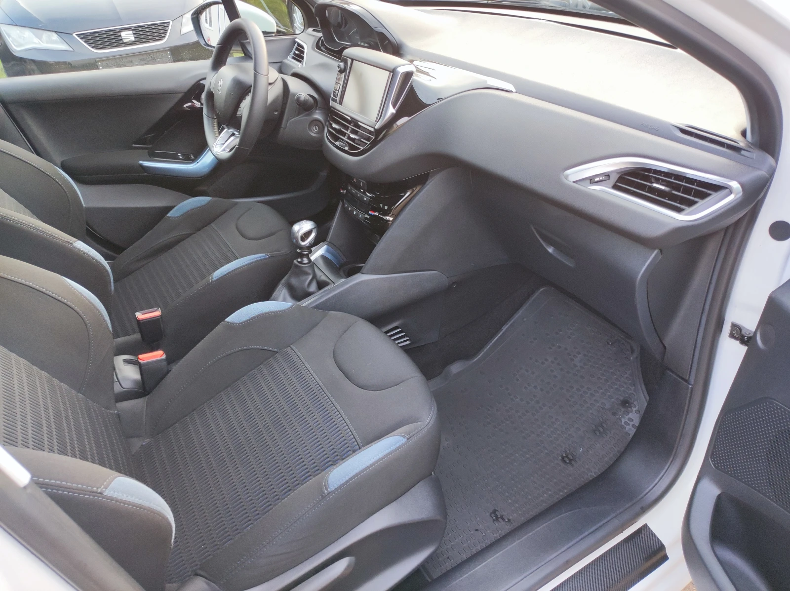 Peugeot 208 1.6E-HDi 115к.с. 6ск. euro5 bez adblue, снимка 9 - Автомобили и джипове - 53735550