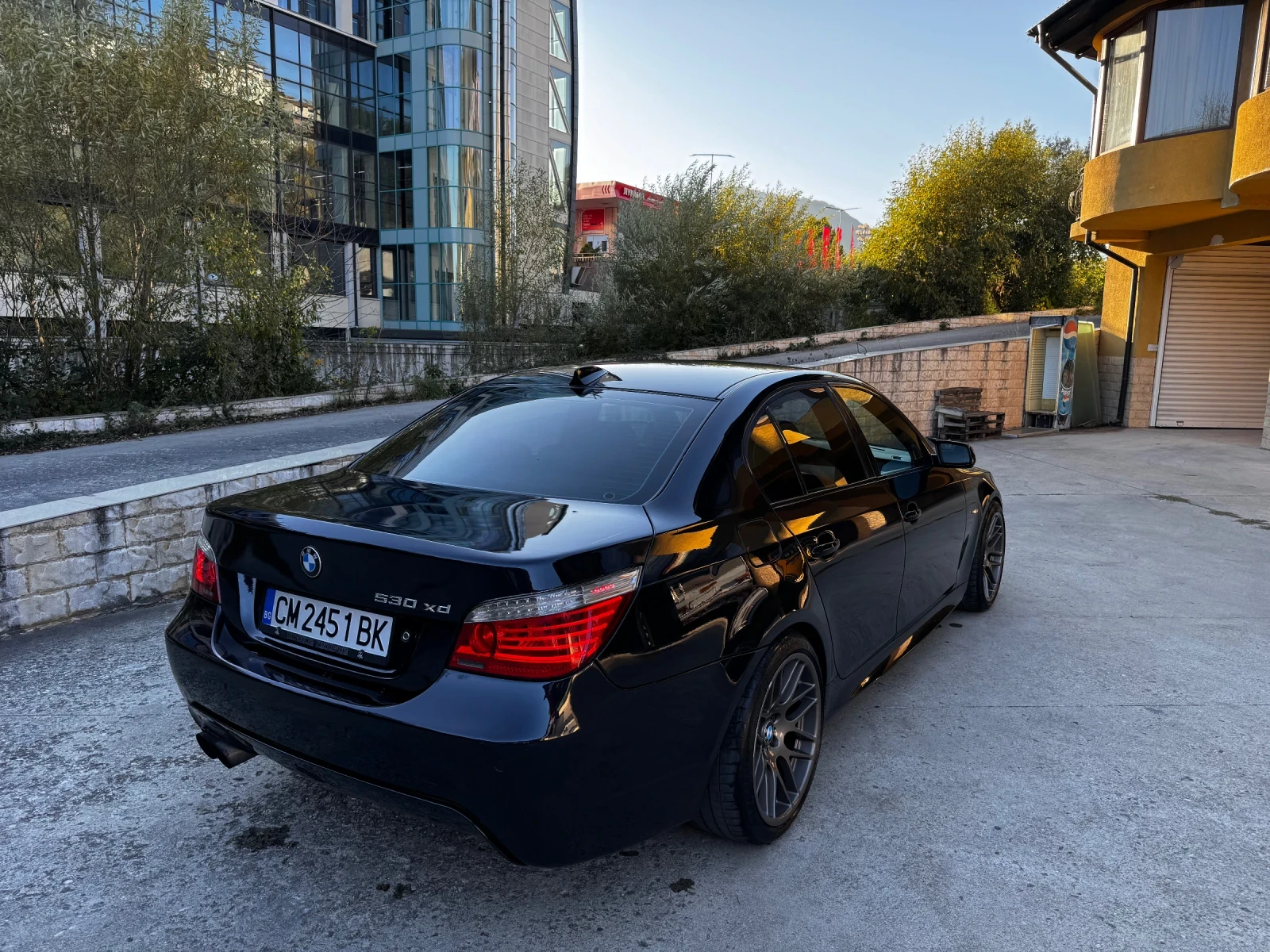 BMW 530 XDrive Facelift, снимка 4 - Автомобили и джипове - 54151711