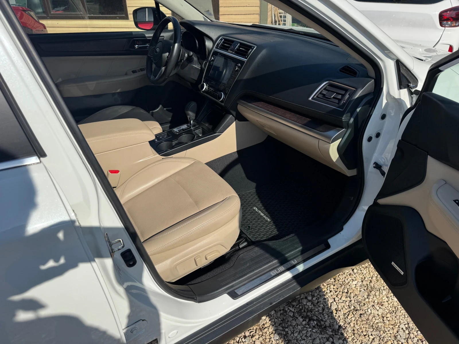 Subaru Outback Gaz, снимка 11 - Автомобили и джипове - 54191555