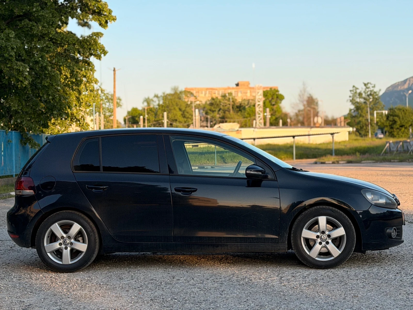VW Golf 2.0TDI/АВТОМАТИК/ОБСЛУЖЕН, снимка 6 - Автомобили и джипове - 54430311