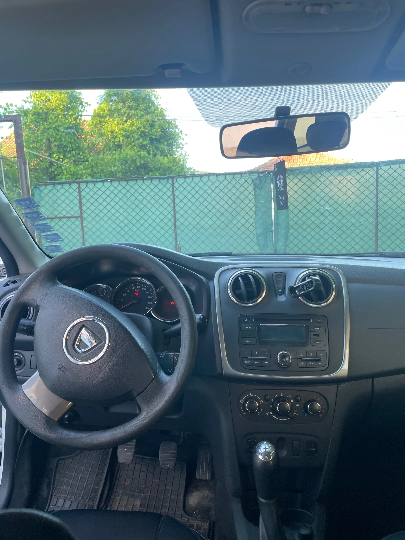 Dacia Logan, снимка 7 - Автомобили и джипове - 54932594