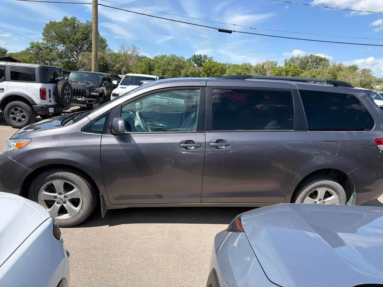 Toyota Sienna * LE * АВТОКРЕДИТ БЕЗ ПЪРВОНАЧАЛНА ВНОСКА* , снимка 2 - Автомобили и джипове - 55146748