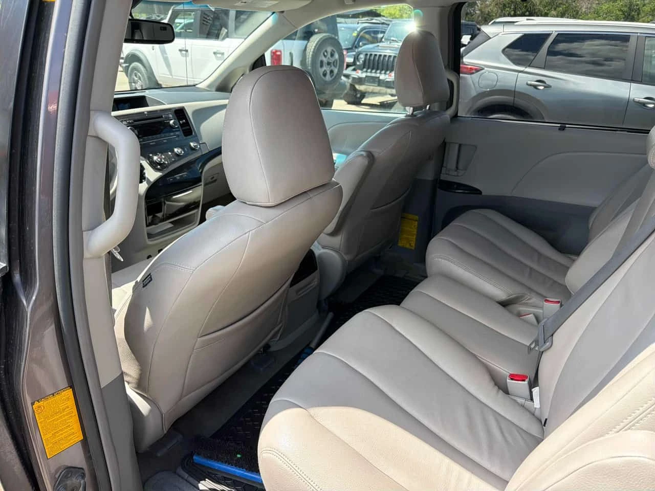 Toyota Sienna * LE * АВТОКРЕДИТ БЕЗ ПЪРВОНАЧАЛНА ВНОСКА* , снимка 15 - Автомобили и джипове - 55146748