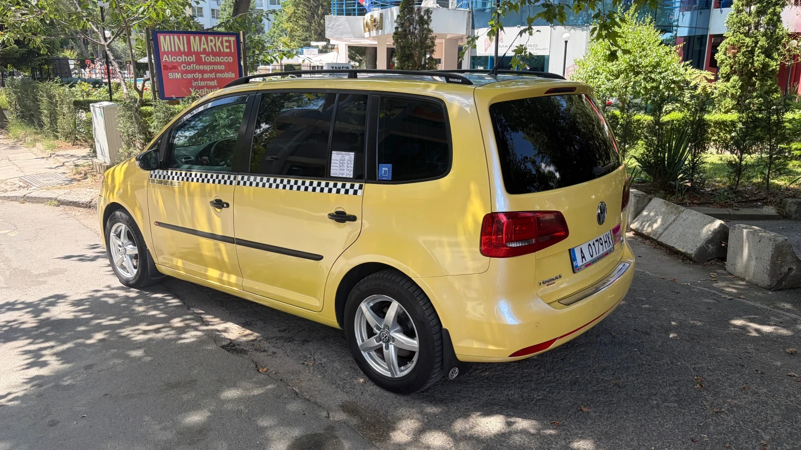 VW Touran, снимка 2 - Автомобили и джипове - 55278409