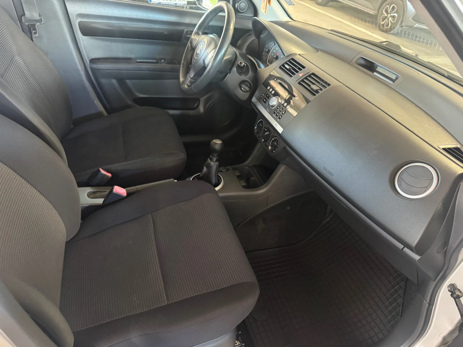 Suzuki Swift Климатик 4x4 Keyless Piz Sulai, снимка 9 - Автомобили и джипове - 55303849