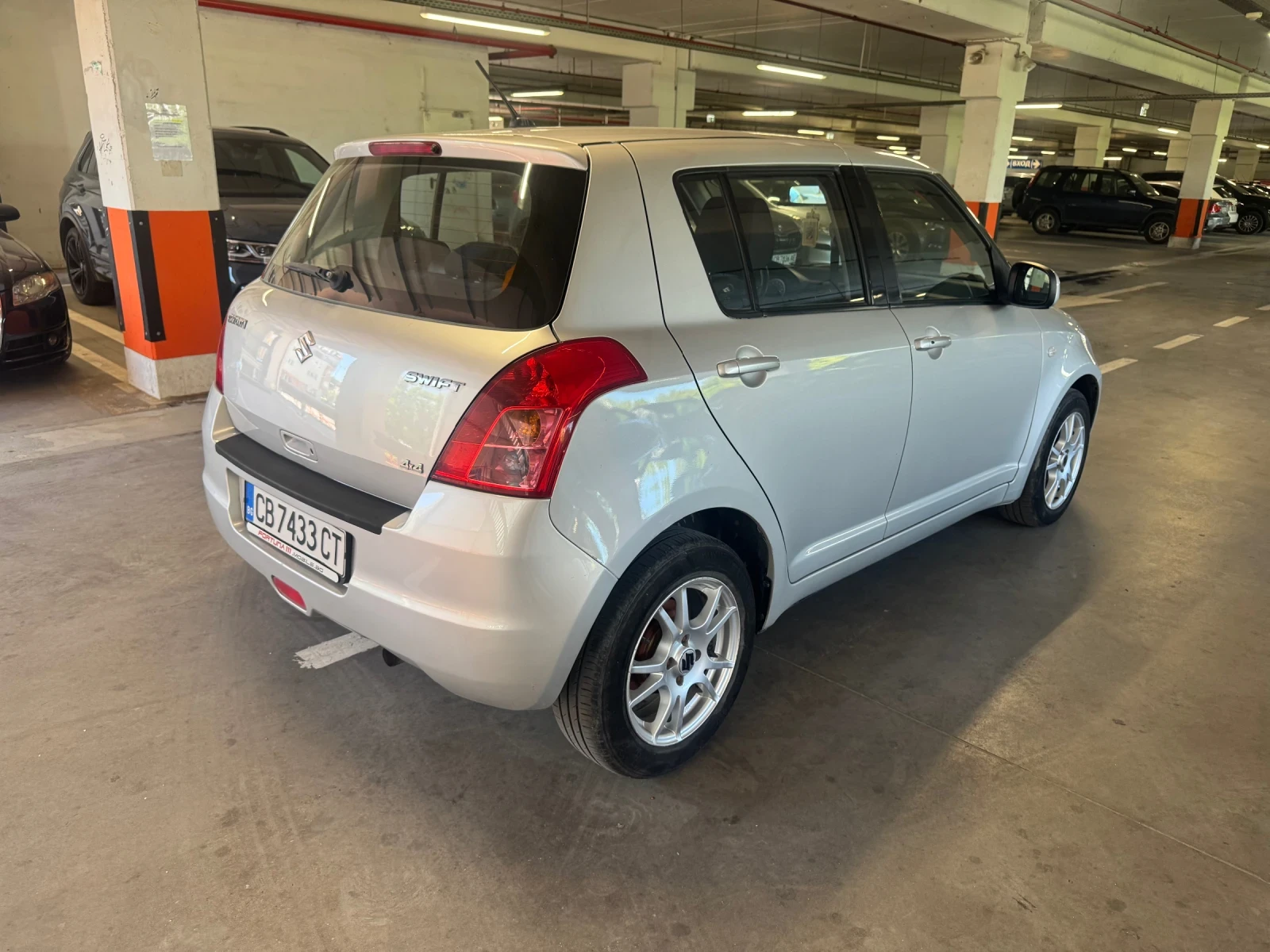 Suzuki Swift Климатик 4x4 Keyless Piz Sulai, снимка 4 - Автомобили и джипове - 55303849