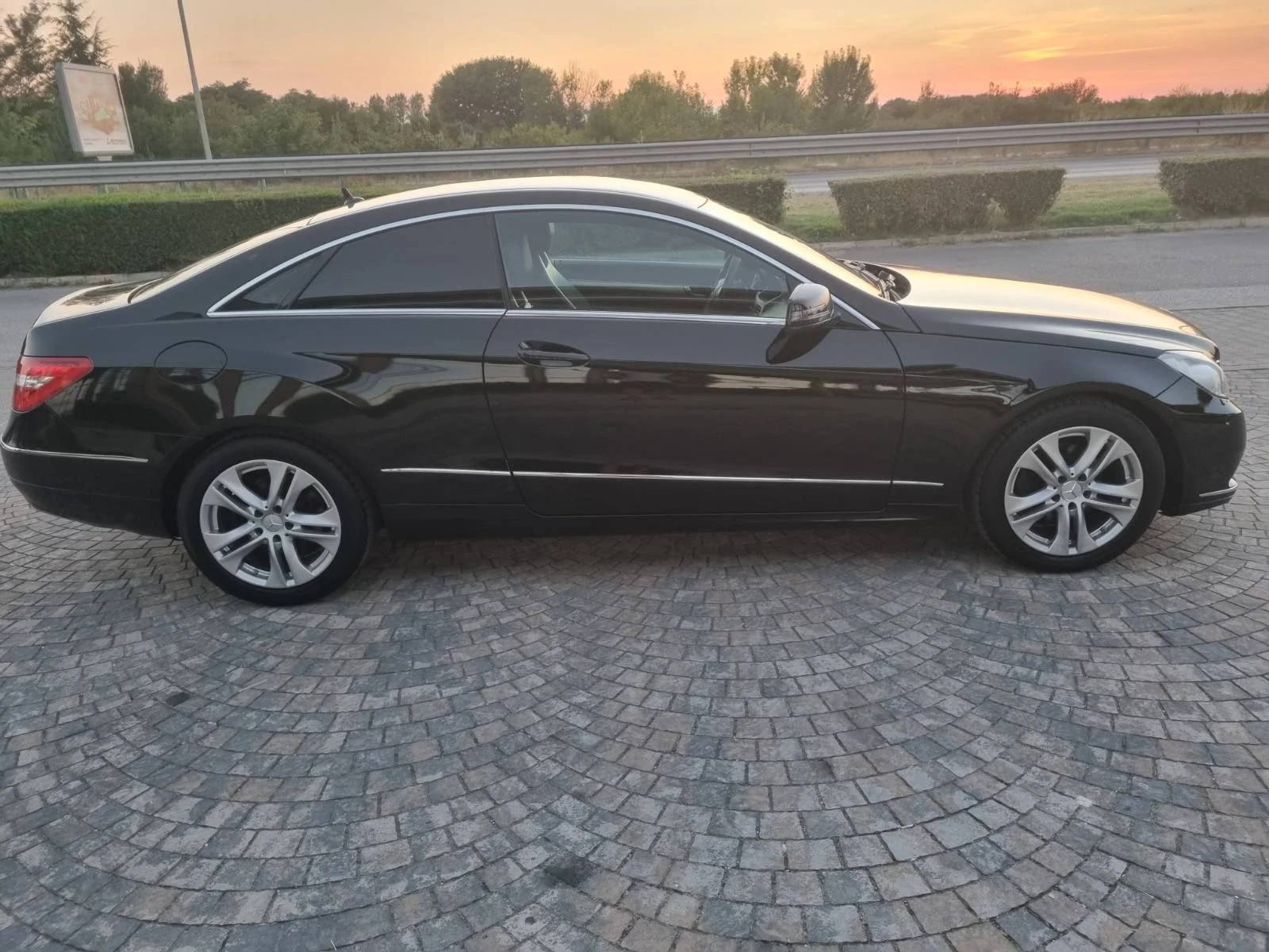 Mercedes-Benz E 220 Cdi Avantgarde, снимка 4 - Автомобили и джипове - 55746019