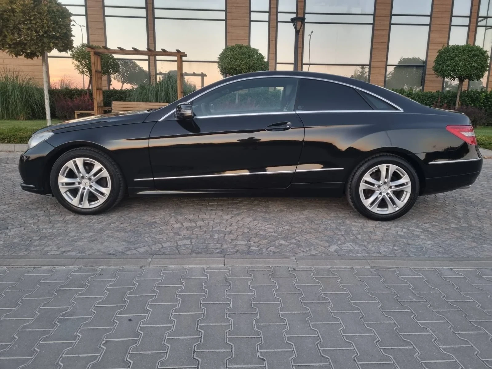 Mercedes-Benz E 220 Cdi Avantgarde, снимка 7 - Автомобили и джипове - 55746019