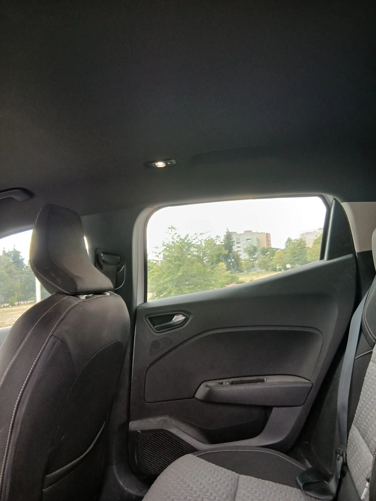 Renault Clio, снимка 17 - Автомобили и джипове - 56205391