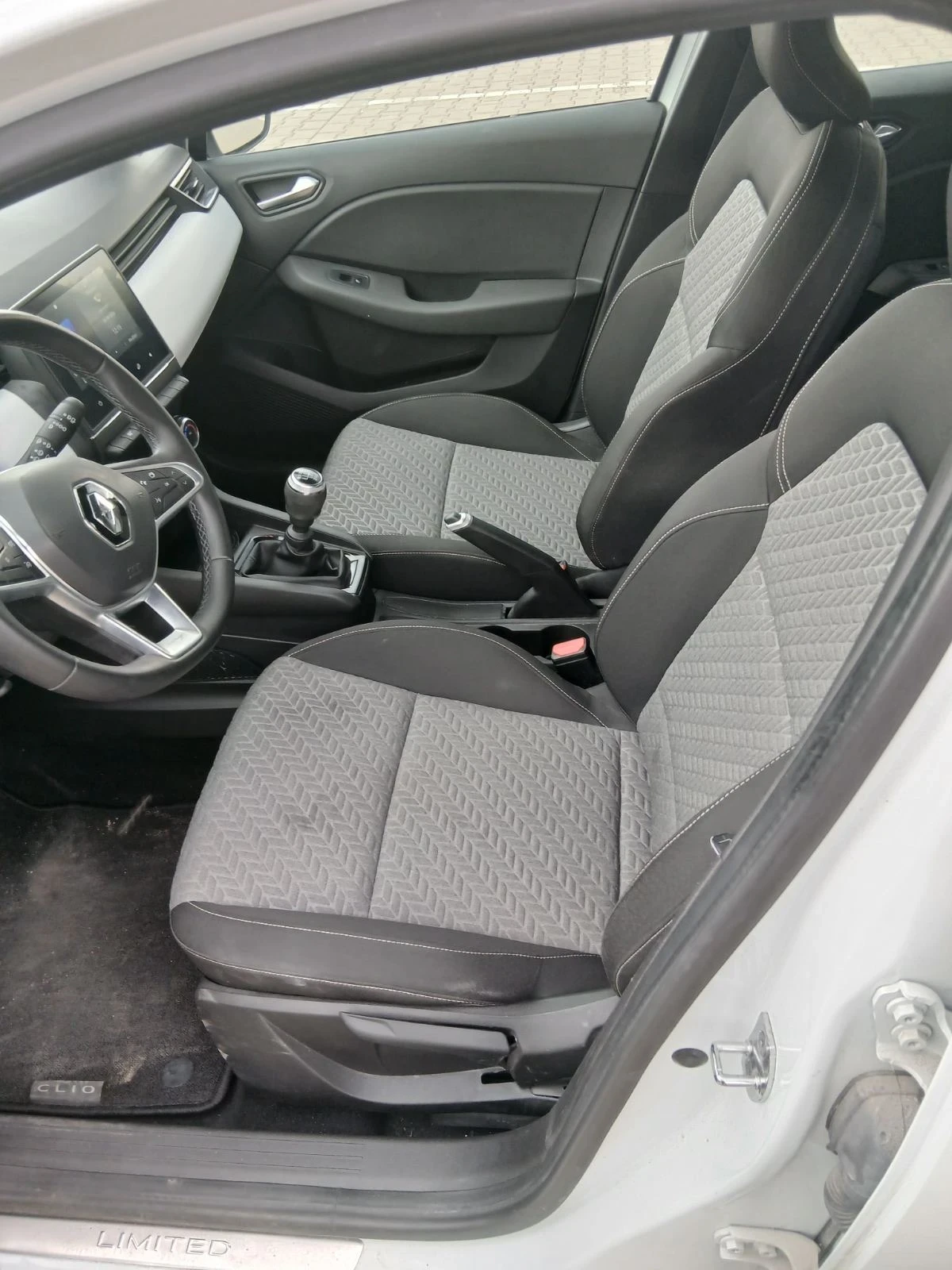 Renault Clio, снимка 11 - Автомобили и джипове - 56205391