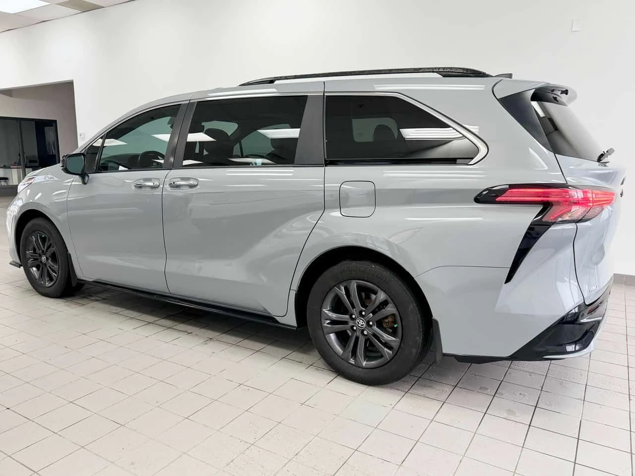 Toyota Sienna XSE 7 Passenger AWD  CARFAX | Mobile.bg � ����������� 2