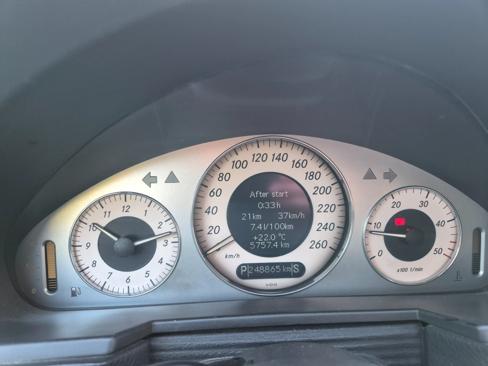 Mercedes-Benz E 270, снимка 10 - Автомобили и джипове - 56445484