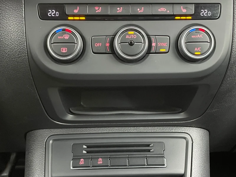 VW Tiguan 4x4-2.0TDI-150ps с Пълна Сервизна История!, снимка 12 - Автомобили и джипове - 49612671