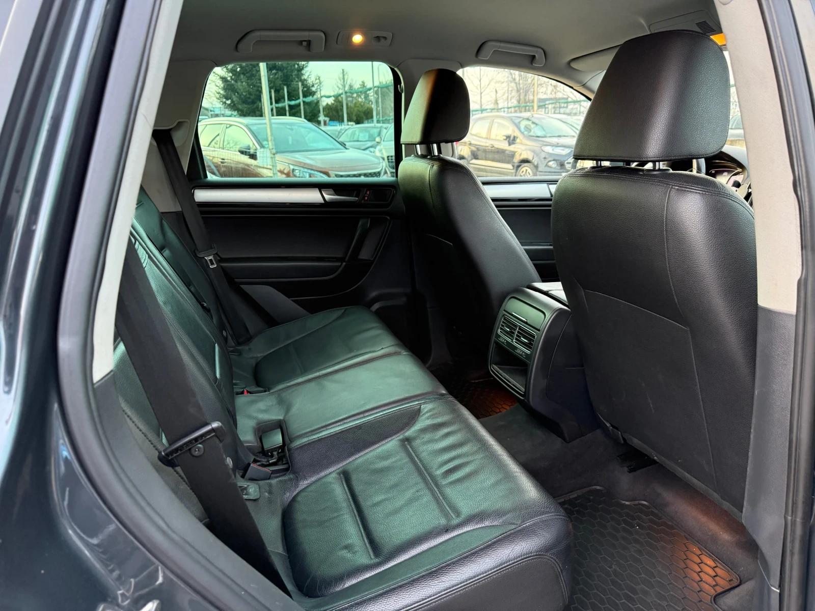 VW Touareg 3.0TDI/245ps, снимка 13 - Автомобили и джипове - 53712901