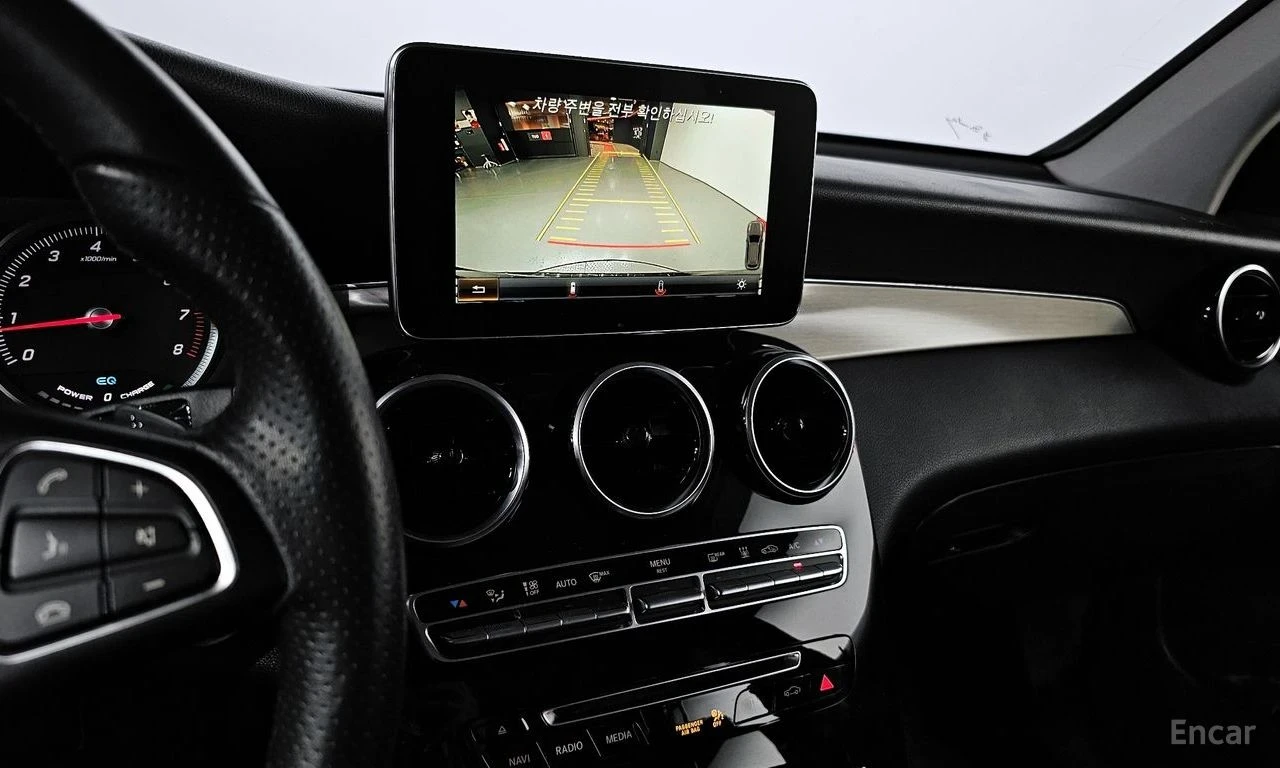 Mercedes-Benz GLC 350 e 4MATIC, снимка 13 - Автомобили и джипове - 54329881