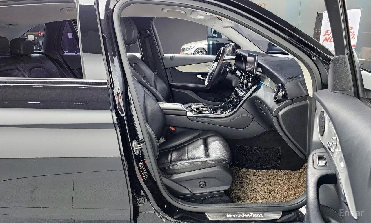 Mercedes-Benz GLC 350 e 4MATIC, снимка 9 - Автомобили и джипове - 54329881