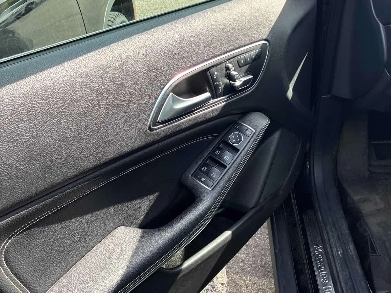 Mercedes-Benz GLA 250 ПОДГРЕВИ * ПАНО * KEYLESS * CARFAX, снимка 11 - Автомобили и джипове - 54755371