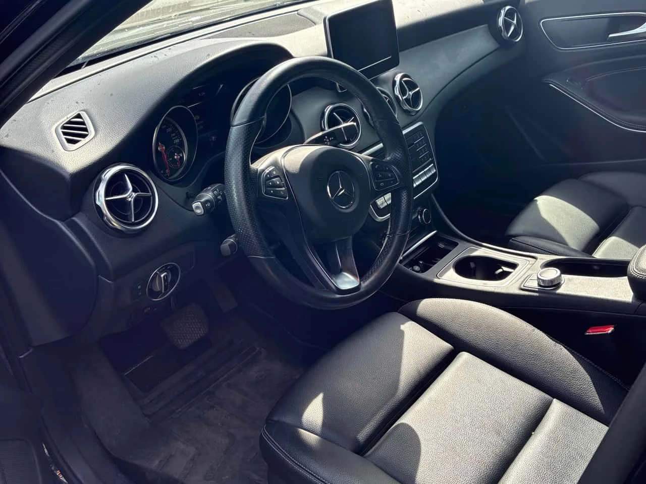 Mercedes-Benz GLA 250 ПОДГРЕВИ * ПАНО * KEYLESS * CARFAX, снимка 5 - Автомобили и джипове - 54755371