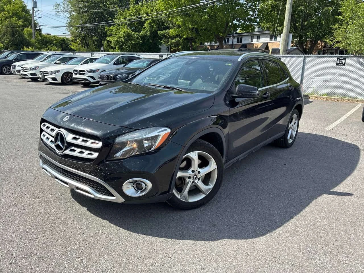 Mercedes-Benz GLA 250 ПОДГРЕВИ * ПАНО * KEYLESS * CARFAX