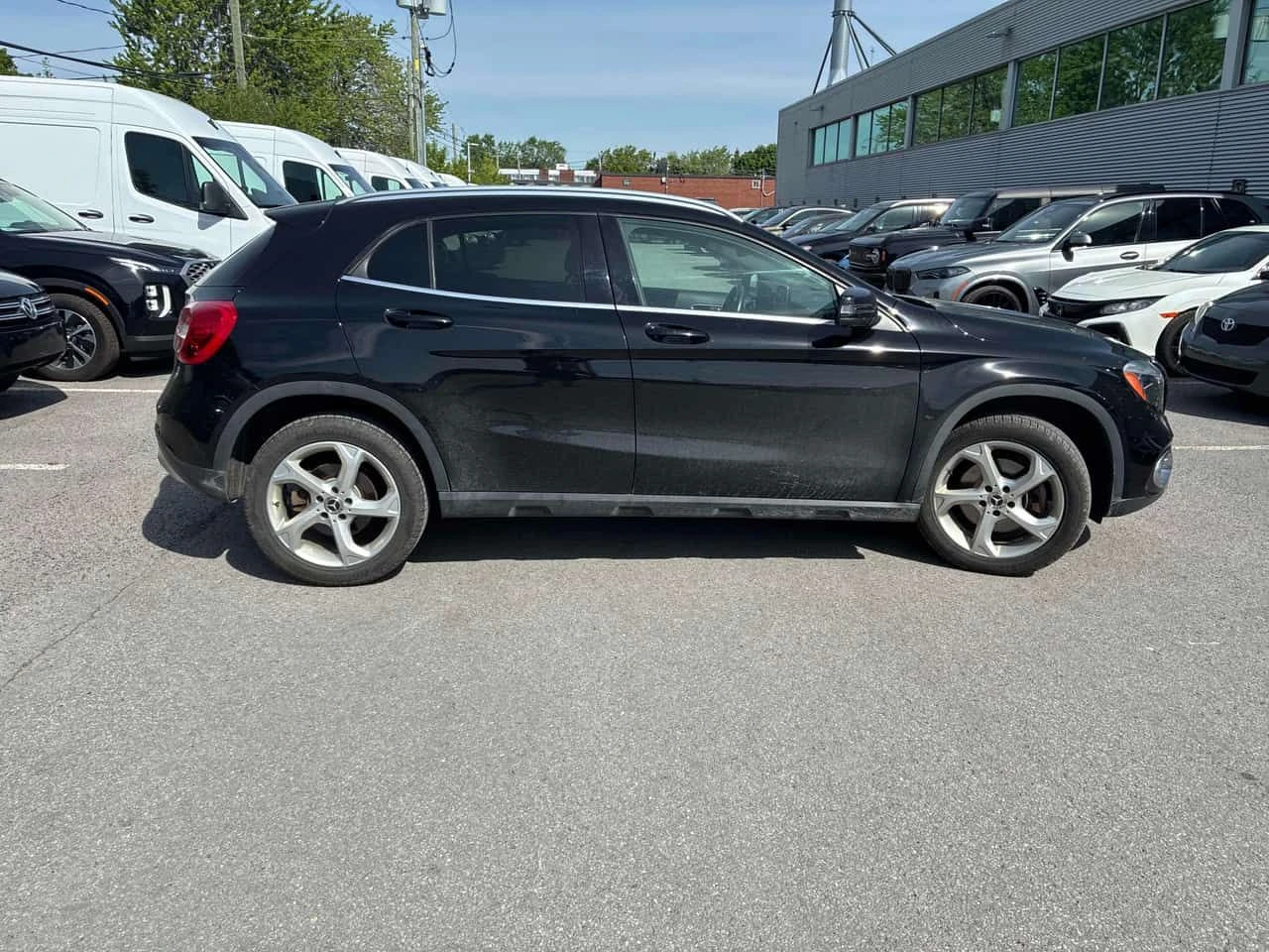Mercedes-Benz GLA 250 ПОДГРЕВИ * ПАНО * KEYLESS * CARFAX, снимка 3 - Автомобили и джипове - 54755371