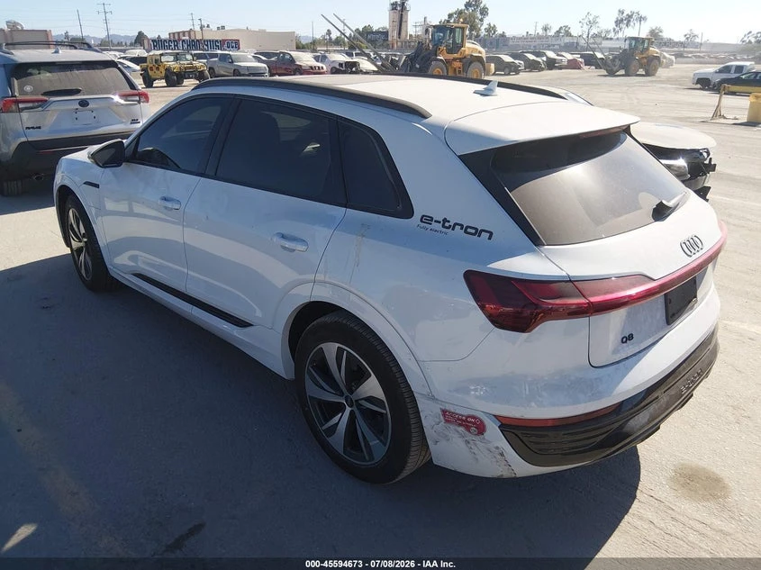 Audi Q8 E-Tron Premium Quattro, снимка 3 - Автомобили и джипове - 55246244