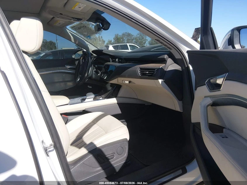 Audi Q8 E-Tron Premium Quattro, снимка 5 - Автомобили и джипове - 55246244