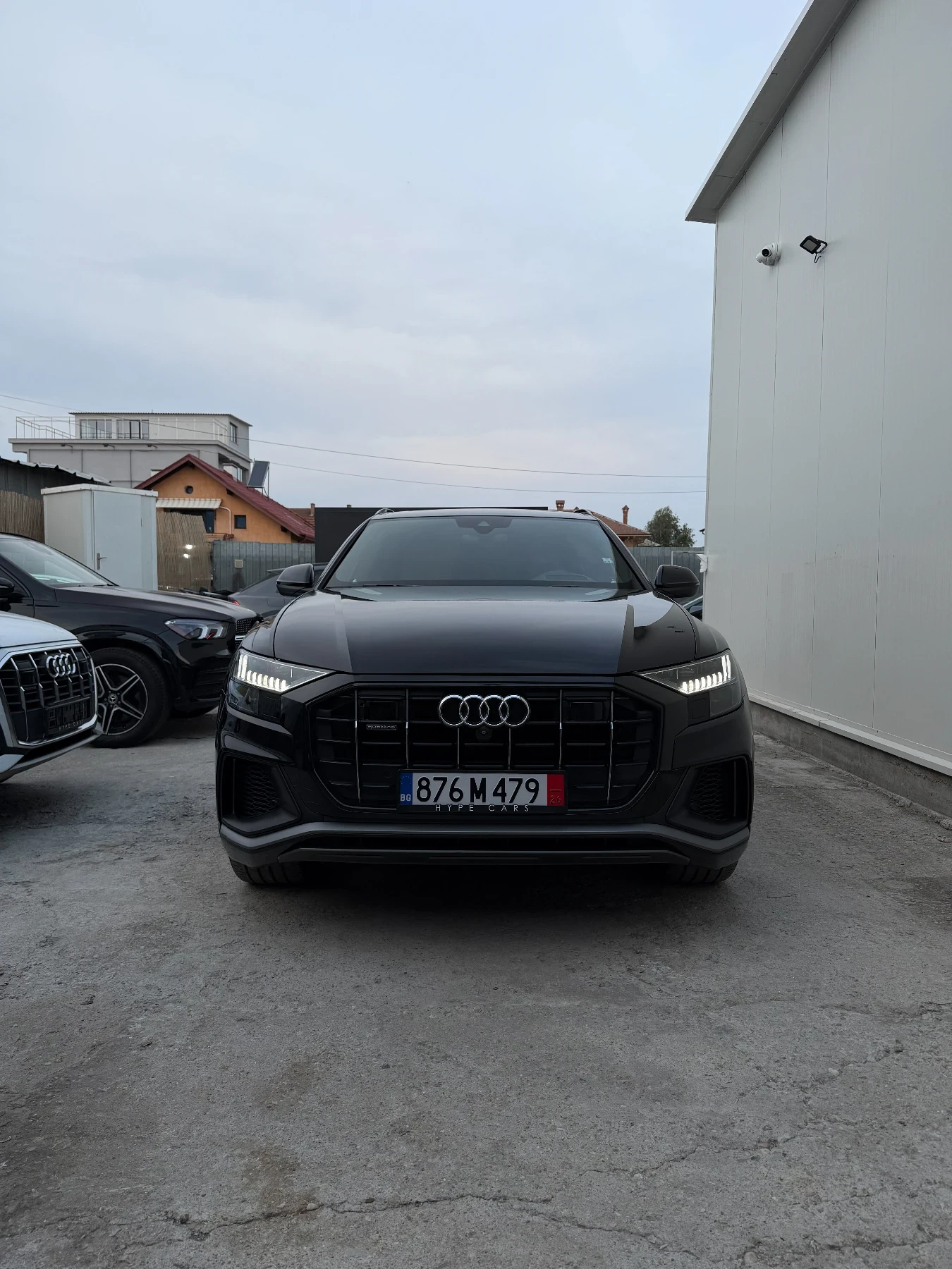 Audi Q8 55 TFSI   MATRIX   94хил км   B&O 3D    вакум, снимка 3 - Автомобили и джипове - 56200949