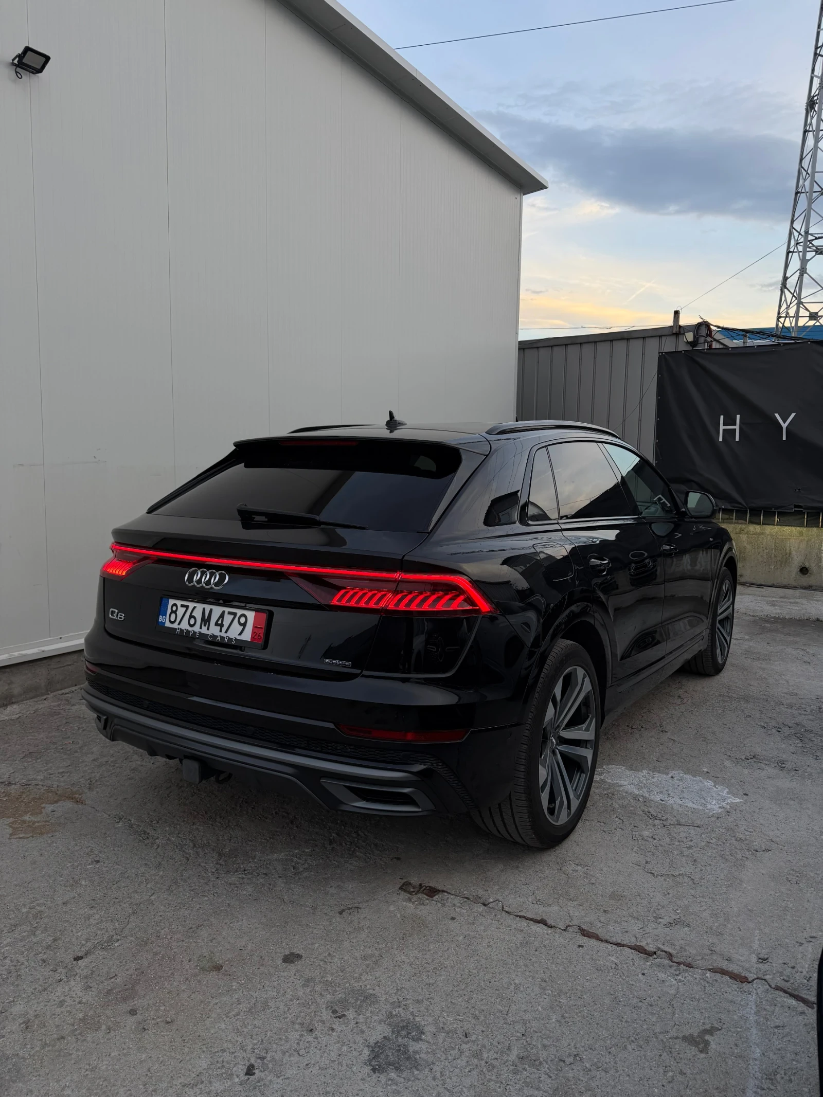 Audi Q8 55 TFSI   MATRIX   94хил км   B&O 3D    вакум, снимка 4 - Автомобили и джипове - 56200949