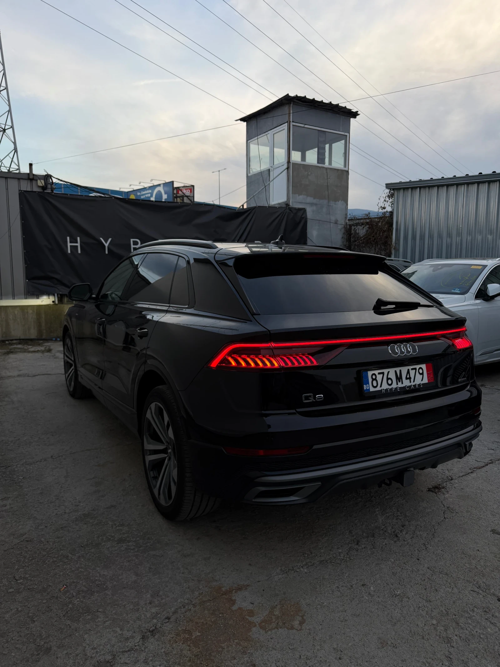 Audi Q8 55 TFSI   MATRIX   94хил км   B&O 3D    вакум, снимка 5 - Автомобили и джипове - 56200949
